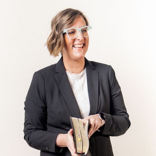 Jewlz The Budget Nerd, Certified Financial Coach specializing in family budgeting and debt elimination, debt payoff plans