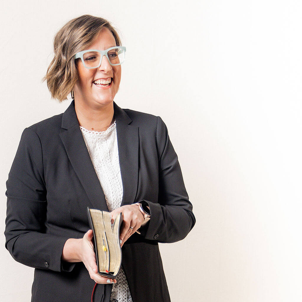 Jewlz The Budget Nerd, Certified Financial Coach specializing in family budgeting and debt elimination, debt payoff plans